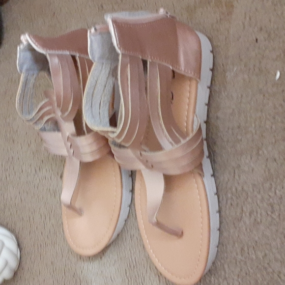 Shoes and boots and Sandal all size 7 to 7 1/2 - Picture 3 of 16